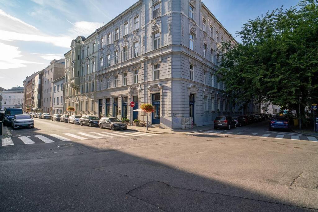 Sukromny Staromestsky Apartman V Uzasnej Lokalite/Cozy Old-Town Apartment In A Great Neighborhood Bratislava Dış mekan fotoğraf